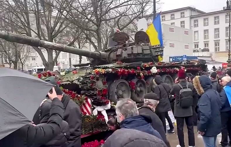 Российский танк снова взял Берлин и Прибалтику
