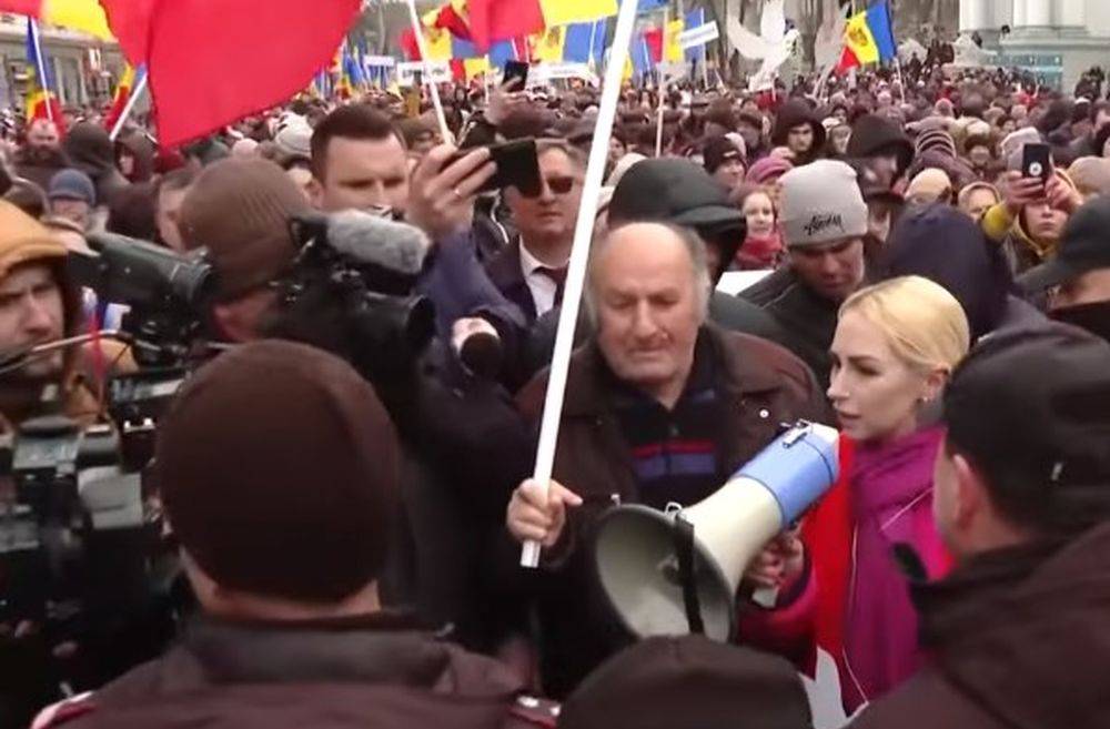 Обстановка накаляется: протестующие в Молдове идут по трассам в Кишинев