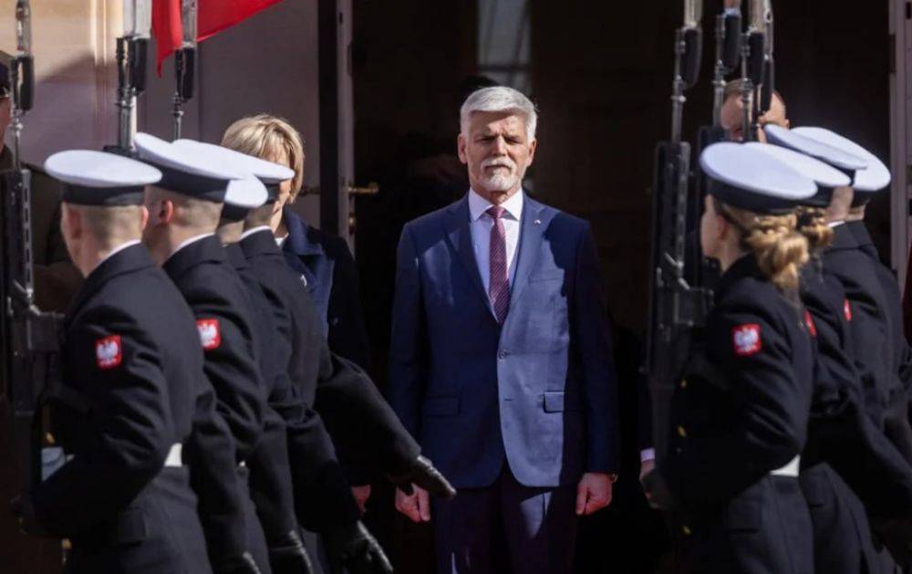 Президент Чехии: западная помощь Киеву не будет безразмерной