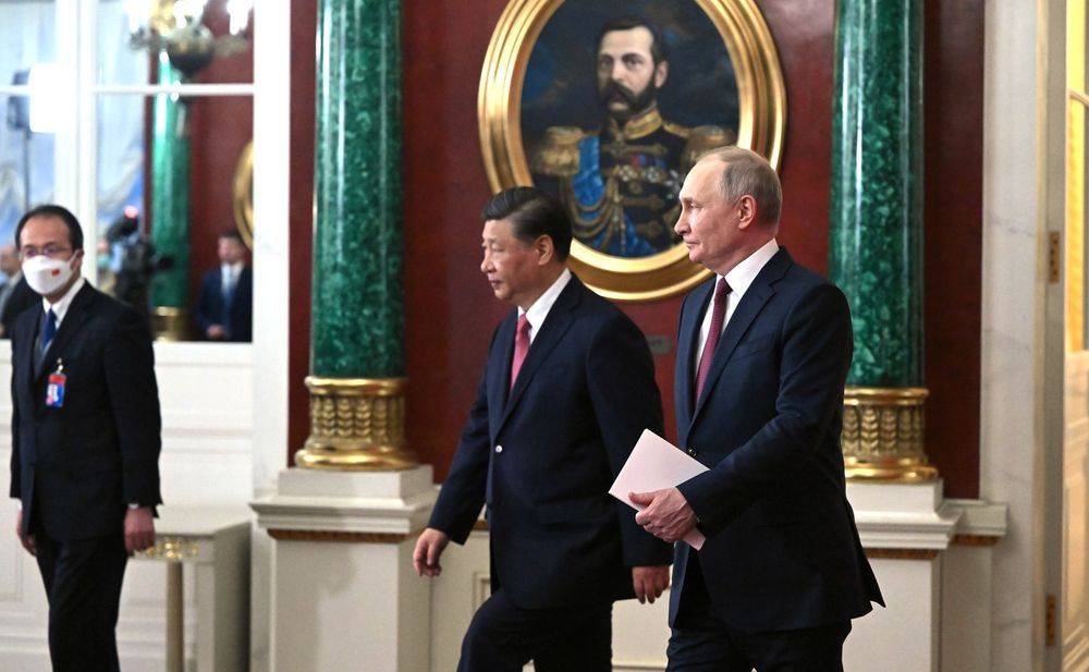 Аналитик: Одна РФ уже может противостоять всему Западу, а если с КНР?