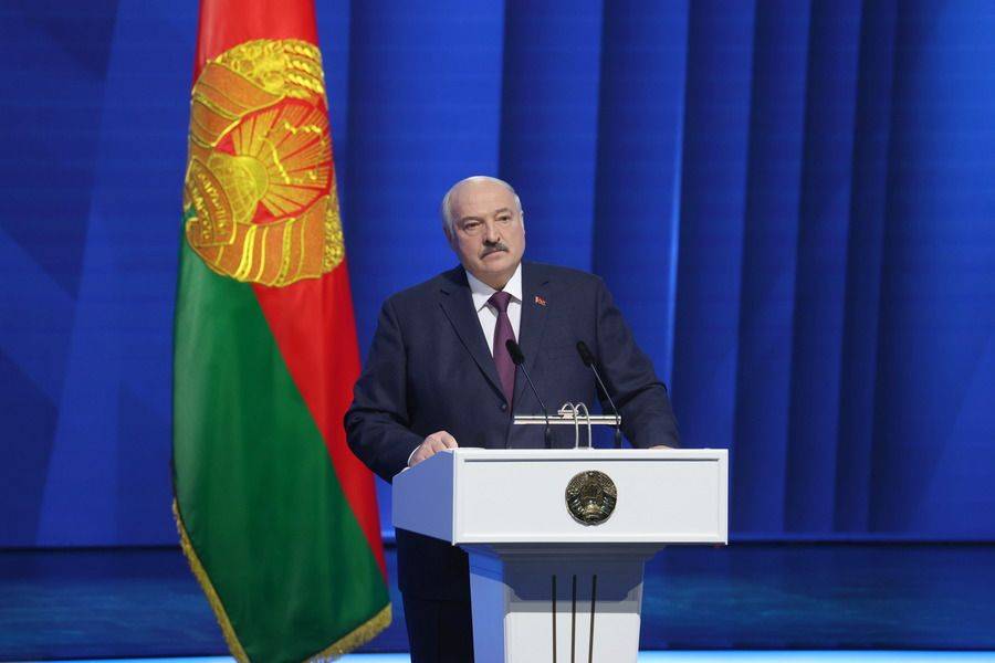 Белоруссия готова защитить себя любыми способами: послание Лукашенко