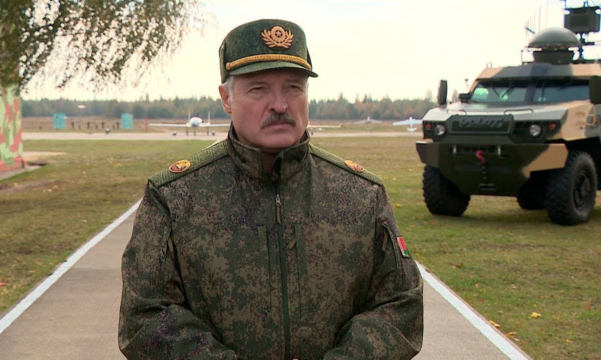 Затрещала многовекторность: Батька переписывает Концепцию нацбезопасности