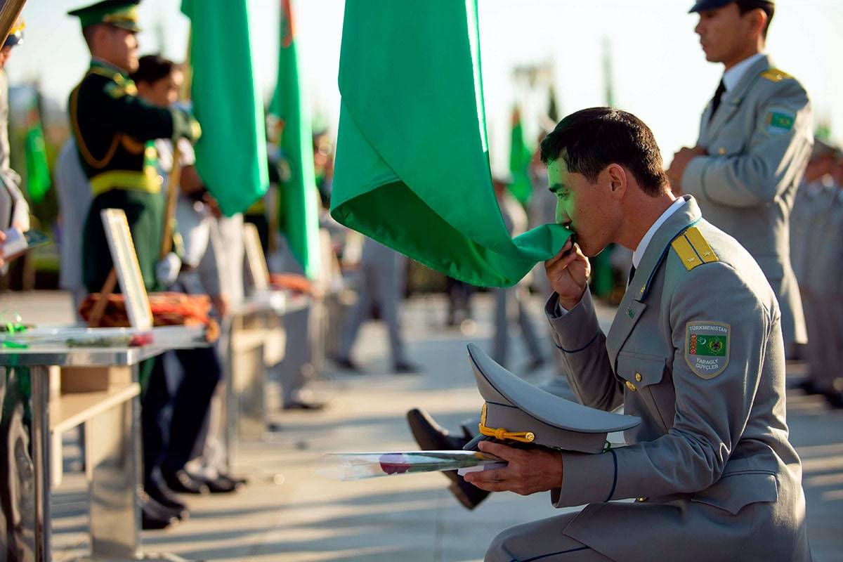 В Туркменистане парламент пересмотрит законы о призыве и внешней торговле