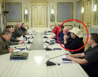 Сенатор из США отказался снимать шляпу в кабинете Зеленского