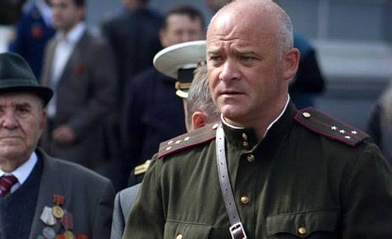 Недопропетлял. На мэра Одессы Труханова надели электронный браслет Недопропетлял. На мэра Одессы Труханова надели электронный браслет