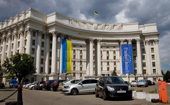 Украина учит Белград, как правильно «жить надо»