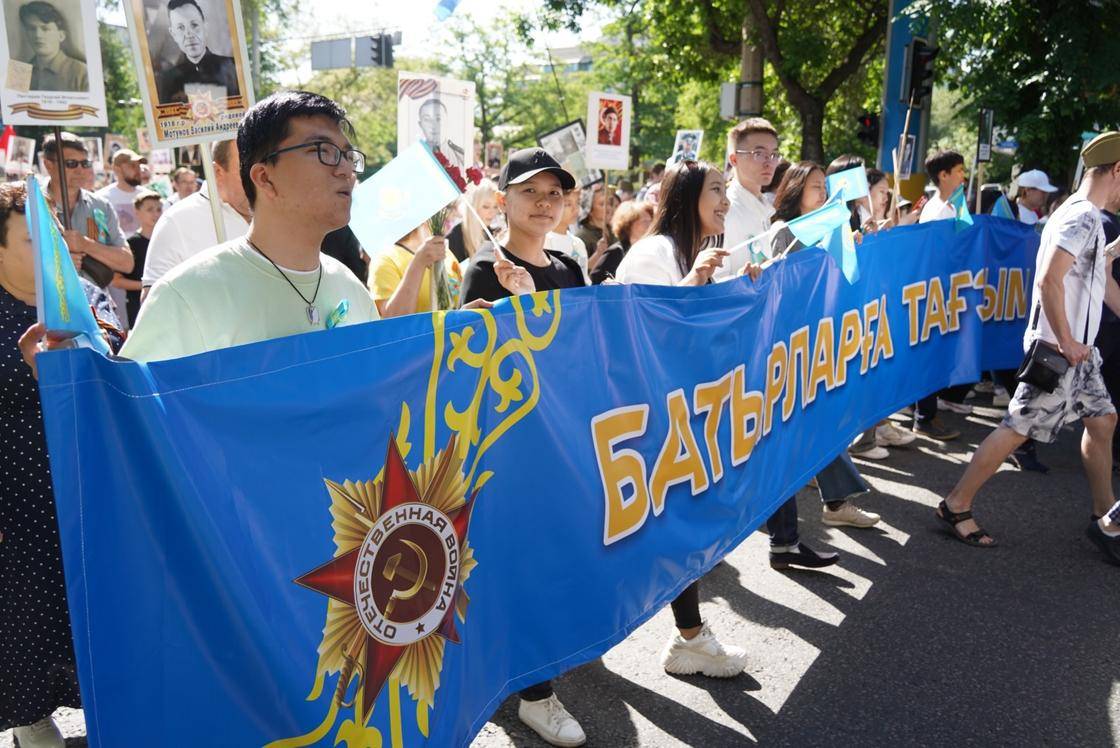 Опасная дорожка. Зачем Казахстан дрейфует от Дня Победы?