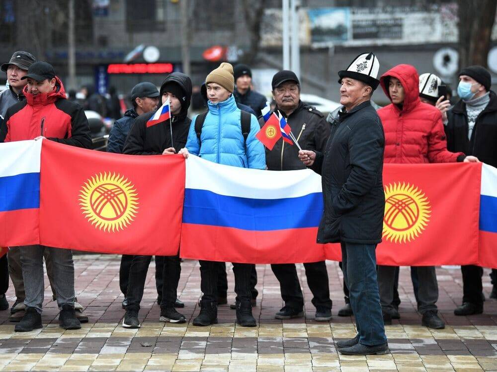 Киргизии пора жить своей головой, не оглядываясь на американских визитеров