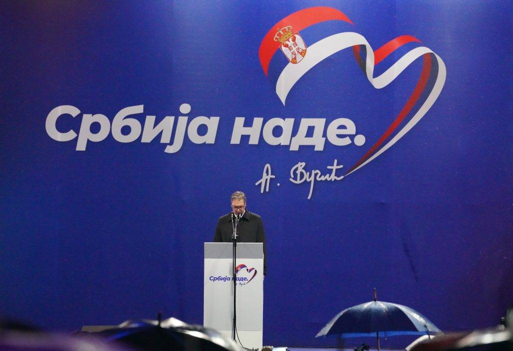 «Сербию надежды» смыло ливнем и слезоточивым газом