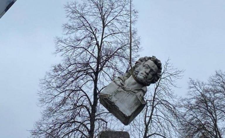 «АнтиПушкин» на Украине: наступление на памятники в самом разгаре