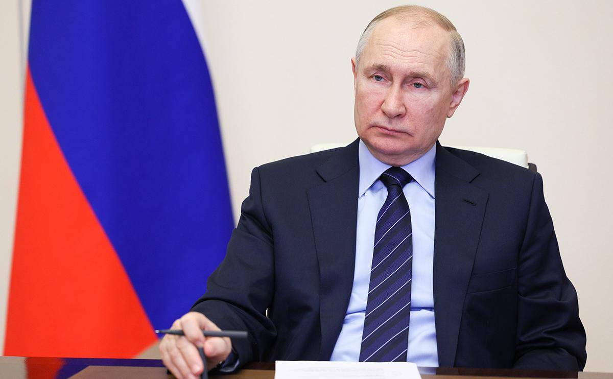 Express: Запад радостно наблюдал за хаосом в России, но потом пришел Путин