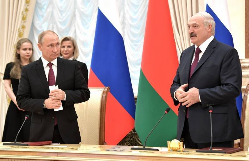 Зачем Лукашенко вмешался в конфликт между «партией мира» и «партией войны»