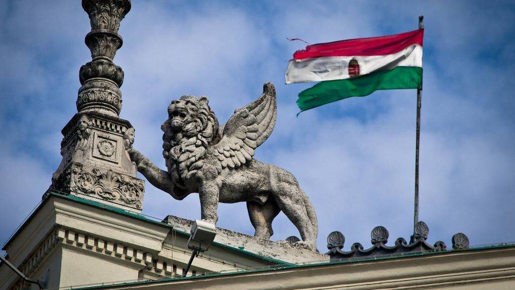 Венгрия указала на нарушение прав меньшинств на Украине