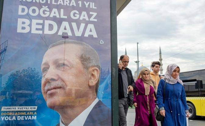 Выборы в Турции: Первый тайм за Эрдоганом, но игра продолжается