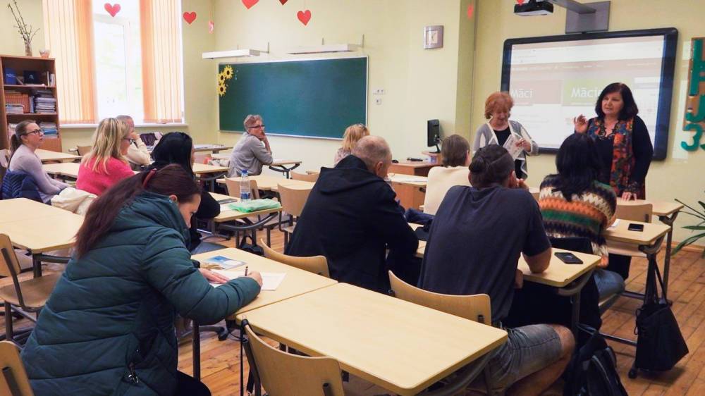 Большинство граждан России, проживающих в Латвии, не сдали экзамен на ВНЖ