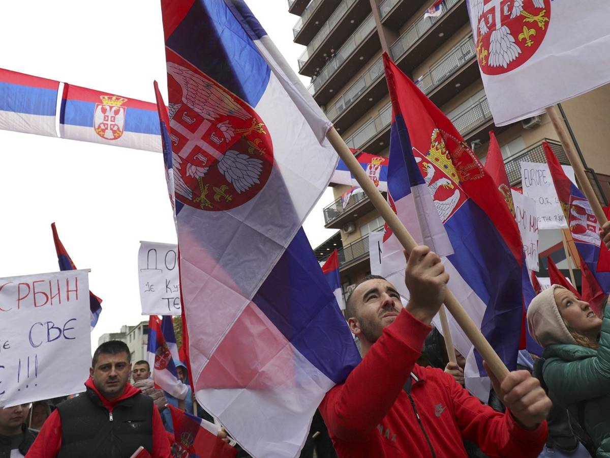 Большинство сербов против антироссийских санкций и винят НАТО