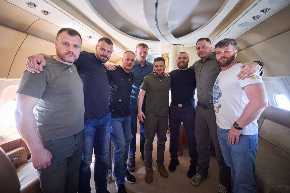 На Украину из Турции вернулись сдавшиеся в плен главари «Азова»