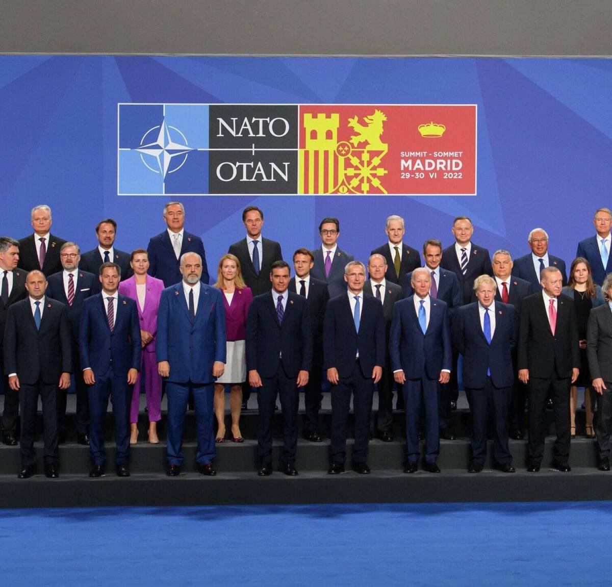 Сколько саммитов НАТО не проводи, киевский режим уже не спасти