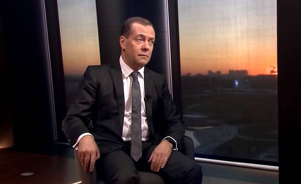 Медведев жестко оценил украинскую атаку на российский танкер в Черном море