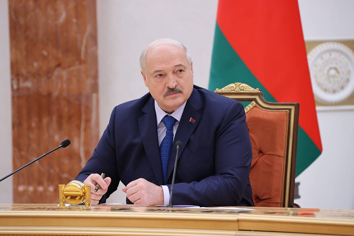 Лукашенко назвал  лидеров ЕС «безумцами»