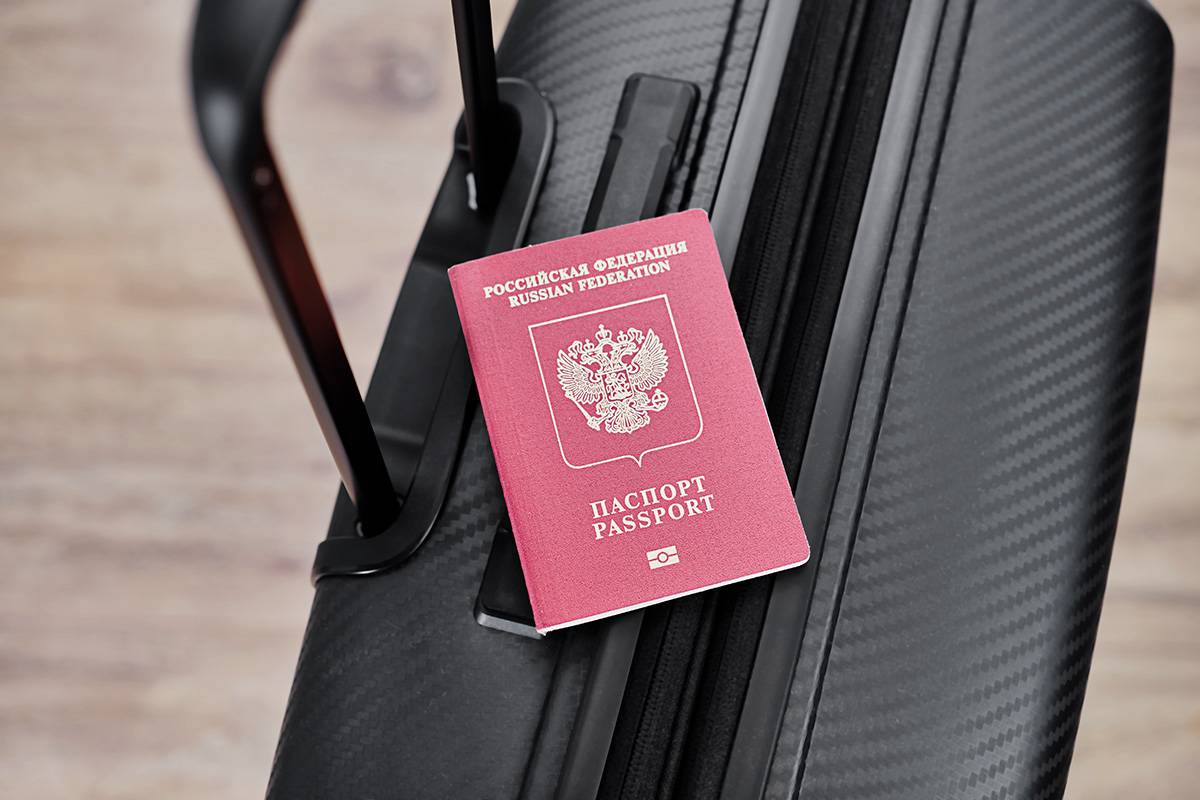 В Латвии готовят новые сложности пенсионерам с российскими паспортами