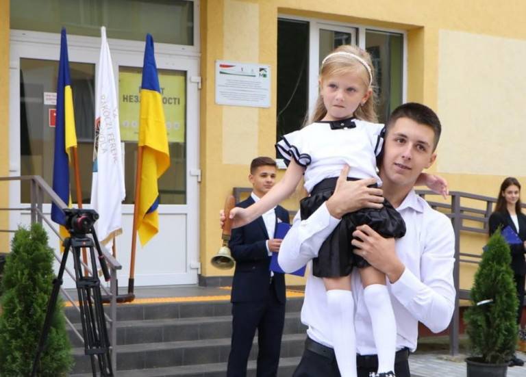 Киев снова навязывает украинство венграм Закарпатья