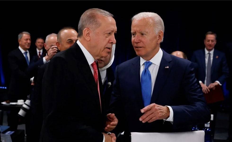 Вашингтон давит на Турцию, но Эрдоган ищет выгоды от посредничества