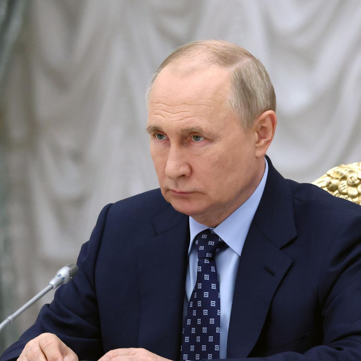 Ключевые сигналы Путина: политологи об интригах президентской кампании