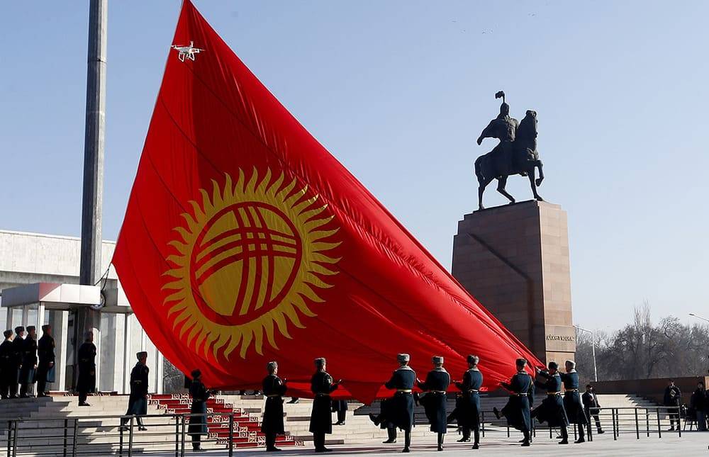В Киргизии пытаются перерисовать государственный флаг
