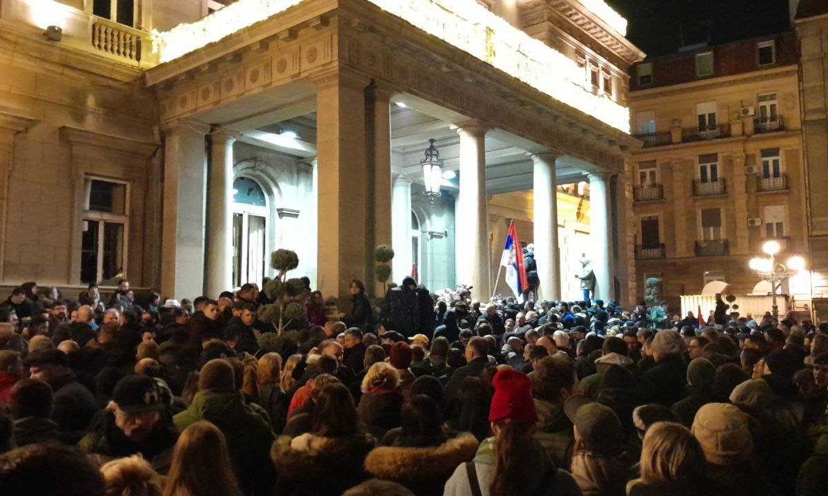 Сербия: попытка переворота по сценарию киевского майдана