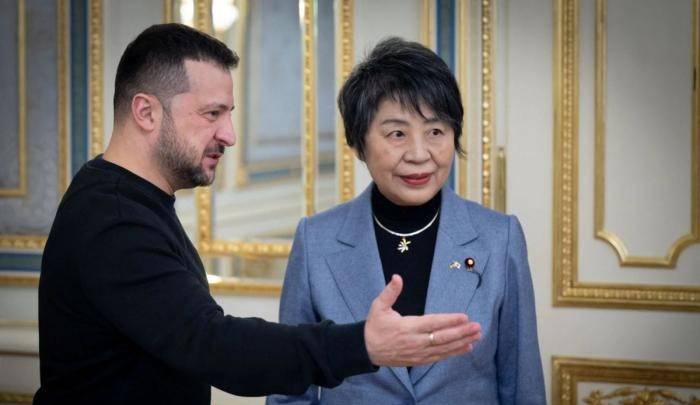 Камикава из Японии приехала в Киев подбодрить терпящего крах Зеленского