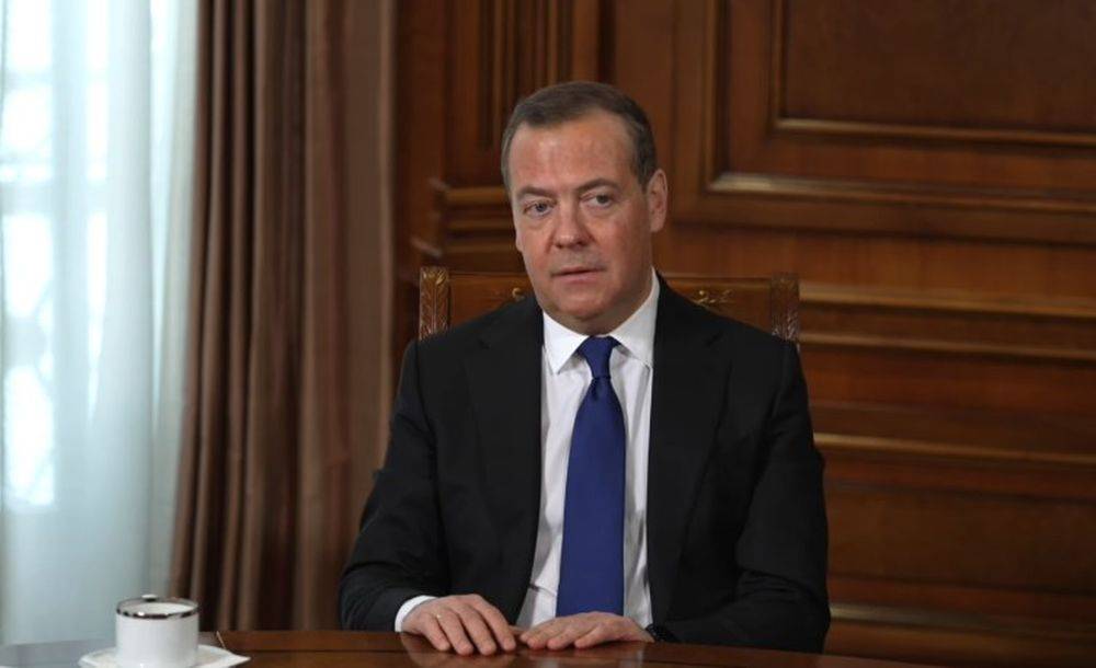 Медведев: Польша может получить свою долю радиоактивного пепла
