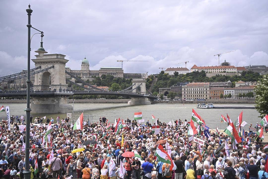 В столице Венгрии прошел масштабный «Марш мира»
