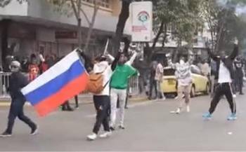 Африка выходит на протесты под флагом России