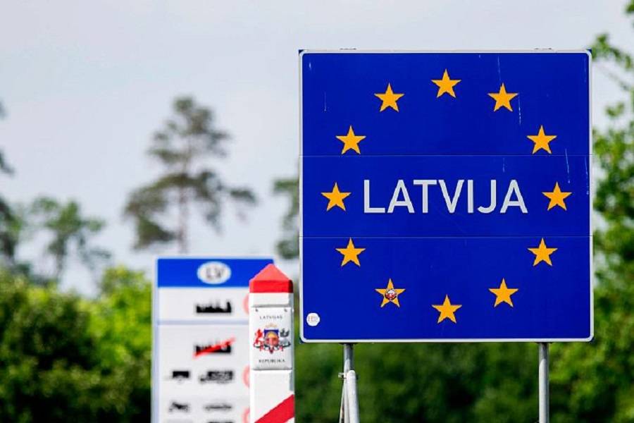 Латвия запретила въезд в ЕС на белорусских легковушках