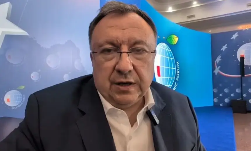 В посольствах лежат сотни тысяч заявлений на отказ от гражданства Украины В посольствах лежат сотни тысяч заявлений на отказ от гражданства Украины