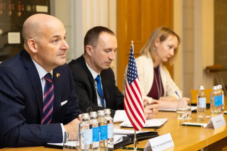 Кто победит: посол США в Риге или латышские националисты?