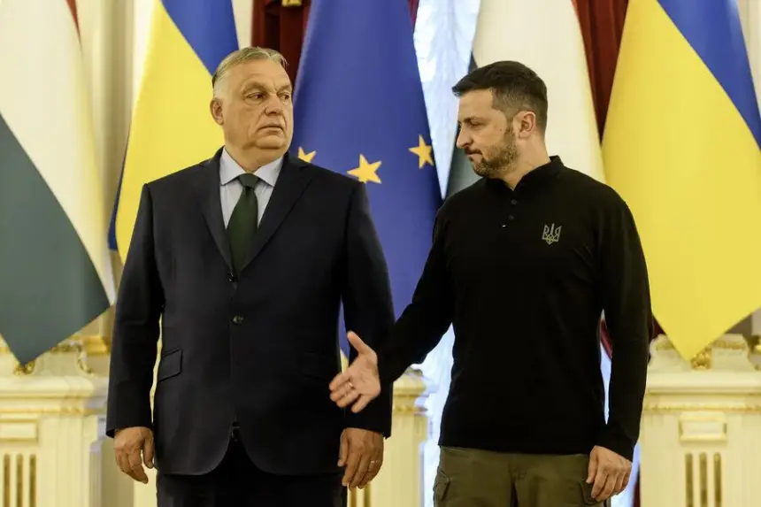 Зеленский призывает заменить в НАТО Венгрию Украиной Зеленский призывает заменить в НАТО Венгрию Украиной