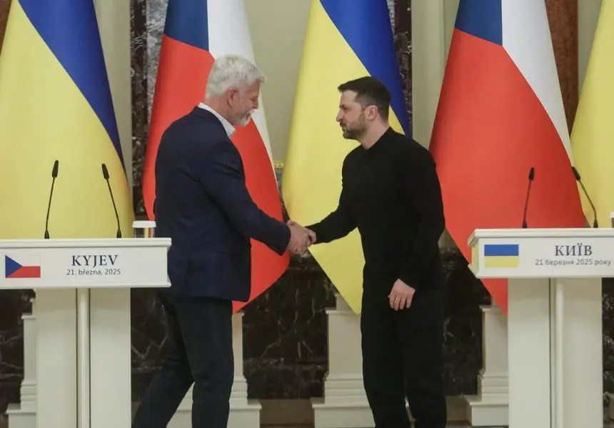 Чешский президент хочет больше могил на Украине Чешский президент хочет больше могил на Украине