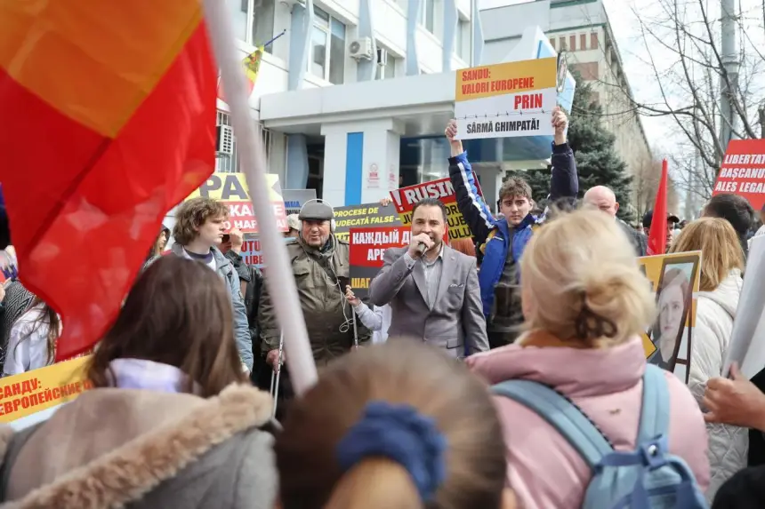 Протесты в Молдове: Санду намеренно обостряет отношения с Россией Протесты в Молдове: Санду намеренно обостряет отношения с Россией