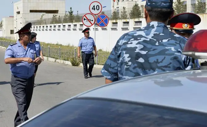 Француженка гадит. По заказу Макрона в Киргизии схвачен русский политолог Француженка гадит. По заказу Макрона в Киргизии схвачен русский политолог