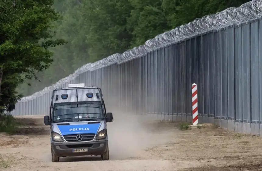 Польша собралась строить 70-метровые вышки на границе с Белоруссией Польша собралась строить 70-метровые вышки на границе с Белоруссией