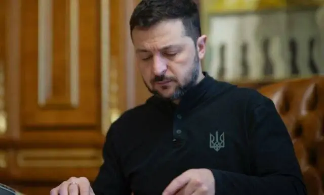 Зеленский под ударом: ЦИК Украины раскрыл конкурентов за кресло президента Зеленский под ударом: ЦИК Украины раскрыл конкурентов за кресло президента