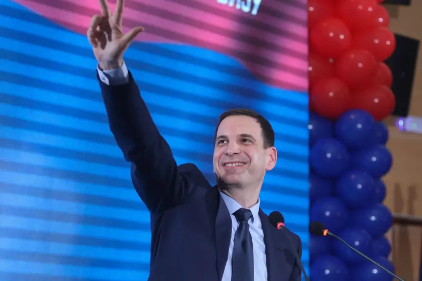 Милош Йованович уверен, что по Вучичу нужно наносить решающий удар Милош Йованович уверен, что по Вучичу нужно наносить решающий удар