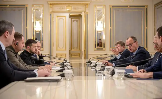За титул «кровавой колбасы» поборется будущий канцлер Мерц За титул «кровавой колбасы» поборется будущий канцлер Мерц