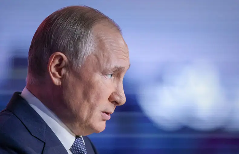 Путин противопоставил простой народ и элиты: деньги украли, «пальцы веером» Путин противопоставил простой народ и элиты: деньги украли, «пальцы веером»
