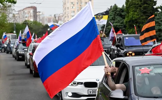 Автопробегом по русофобам: как 9 мая отмечали в мире Автопробегом по русофобам: как 9 мая отмечали в мире