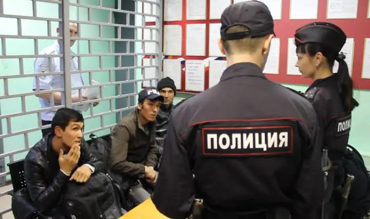 Охота на мигрантов: в ГД предложили россиянам самим следить за нелегалами Охота на мигрантов: в ГД предложили россиянам самим следить за нелегалами