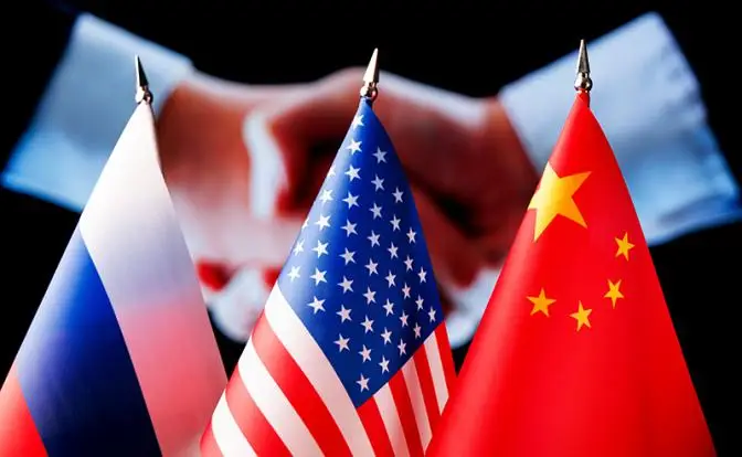 Трамп нашел, с кем «сообразить на троих» Трамп нашел, с кем «сообразить на троих»