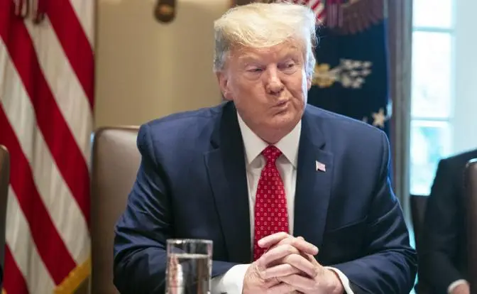 Трамп решил выйти из игры, но перед этим он громко хлопнет дверью Трамп решил выйти из игры, но перед этим он громко хлопнет дверью